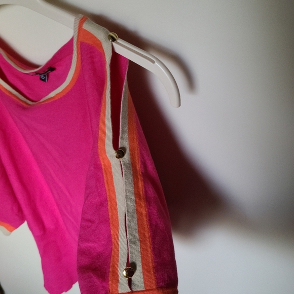 Cable & Gauge pink sweater button detail EUC M - Picture 3 of 3